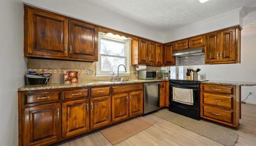 2 Story Home With Sunroom & Cozy Deck Close To KSU - Foto 4