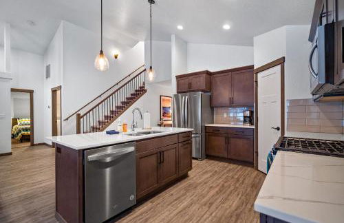 Elk Grove Getaway - Photo 11