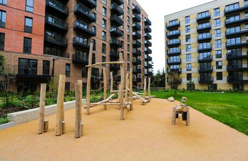 2BR Flat - Walk to Elizabeth Line - Free Parking - Foto 12