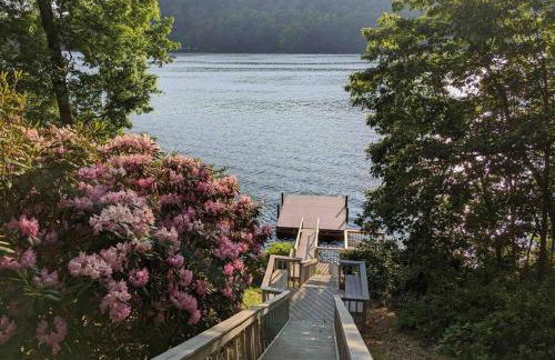 Candlewood Lake -Family Getaway, Lakefront 3775 sqft Home - Foto 20