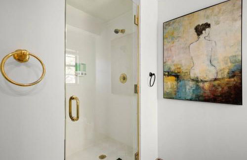 New Remodeled 4 BDRM Central Austin W/Pool & Patio - Foto 16