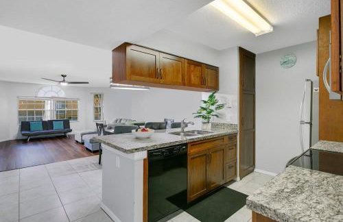 Familiar Retreat with Resort Access Near Disney - Foto 12