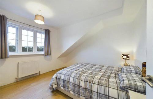 10 mins from Gatwick, jacuzzi, 8 persons - Foto 21