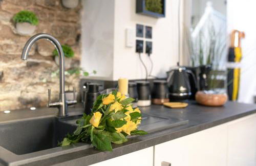 Bumblebee checkout 2pm Frome Longleat Aqua Sana Bath 5 people PRIVACY - Foto 47