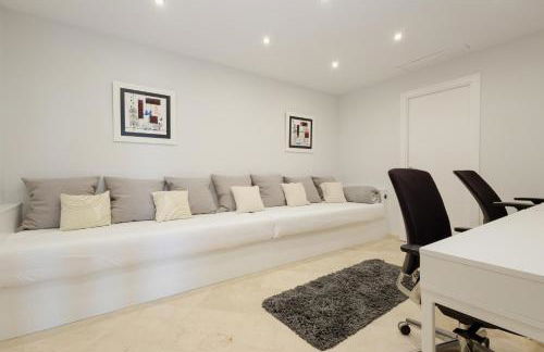 Private heatable infinity pool with sea views in La Mairena, Marbella - Foto 26