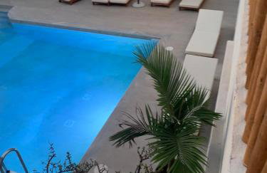 Khroma Luxury Suite 1 Beach front apartment - Photo 34