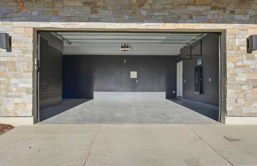 Luxury Hideout w Hot Tub Steam Shower - Photo 49