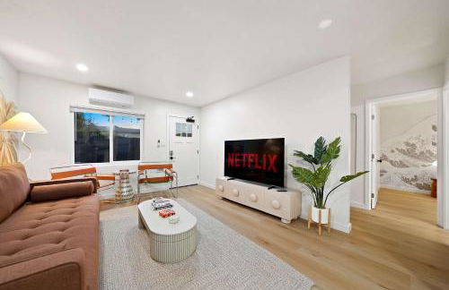 Explore North Park Chic 2br with Fire Pit Sleeps 6 - Foto 10