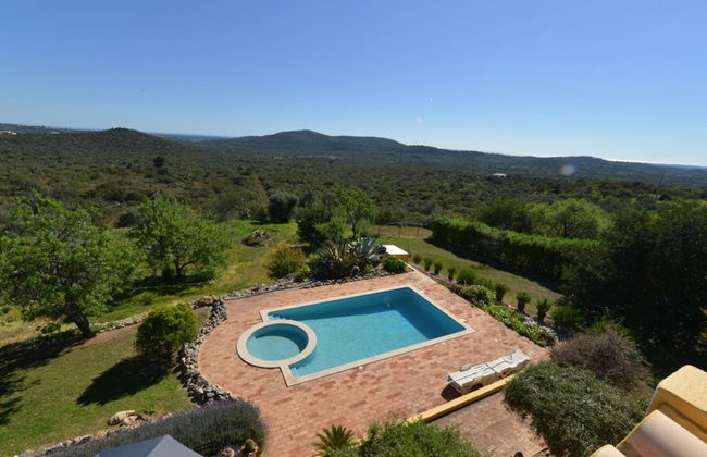 Elegant Loule Mansion With Pool - Photo 26