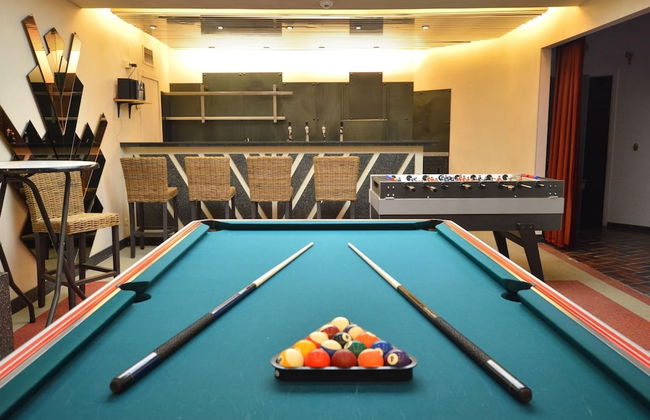 Superb House for Family Group with Swimming Pool, Sauna, Hot Tub, Billiards - Foto 28