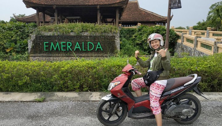 Noleggio moto Ninh Binh (automatico 135cc) - Foto 2, Il viaggiatore dell'Emeralda Resort noleggia spesso una moto per esplorare Ninh Bình