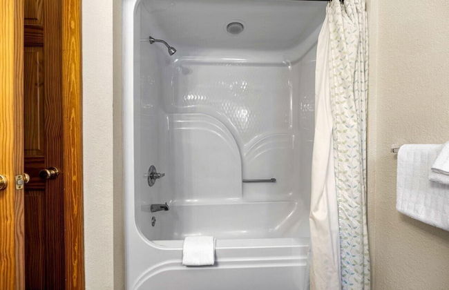 Poplar Point Condo Unit 12A - Two Bedroom Condo - Foto 18