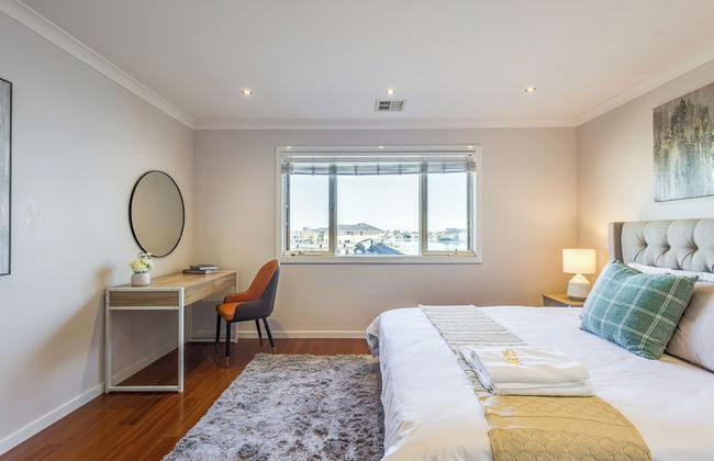 StayAU Magnificent Lakefront Villa - Foto 2