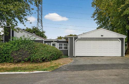 Greenway Getaway-Private Huge outdoor fun, Game,Navy - Foto 35