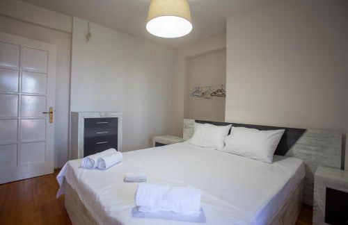 Τraditional fully detached villa on a luxurious hillock of Thessaloniki with its own garden also for family & wedding gatherings for 10 to 25 people only 15 minutes from airport - Foto 17