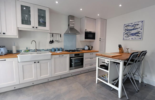 Valley Retreat - Peaceful Location, Walk to Beach, Parking - Photo 51