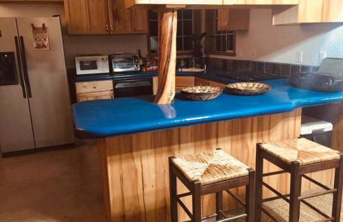 A Lovely Cabin House at Way Woods Retreat with Outdoor Hot Tub! - By Sacred Hub MGMT - Foto 6