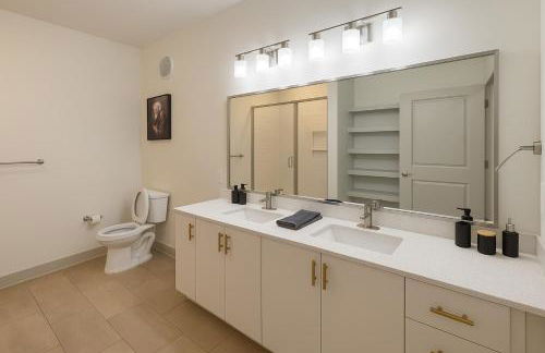 Resort-Style Retreat 1 King 2 Queens, Pool table - Foto 26