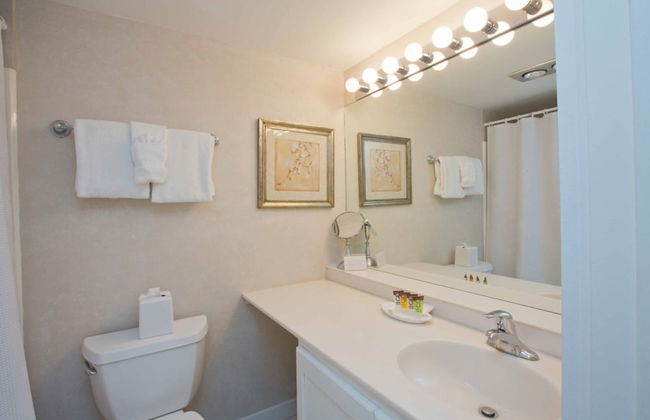 2BR Topnotch Condo - Photo 12