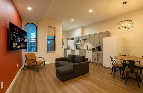 Soulard King Loft near Anheuser-Busch Brewery - Photo 7