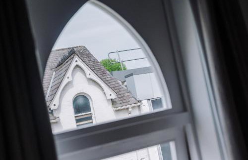 Chic 2Bed Apartment in Heart of Altrincham - Pass the Keys - Foto 12