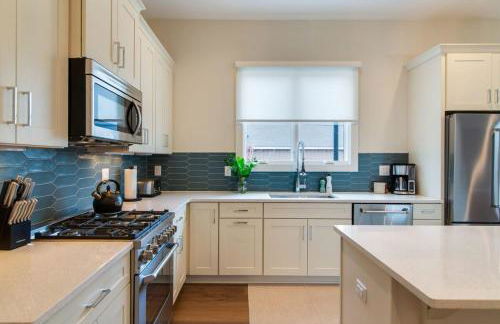 7BR Retreat, Rooftops, Garages, Walkable to Faves 5 Mins to Nissan Stadium, Less than 10 Mins to Broadway, 24 Hr Hospitality, Great for Groups - Foto 20