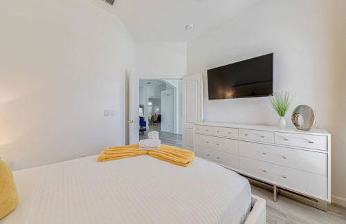 596 Modern 5 bed home overlooking beautiful golf course and conservation with Games room - Foto 70