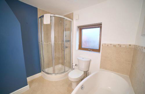 Modern Cosy 2-Bed Terrace with Private Garden - Foto 20