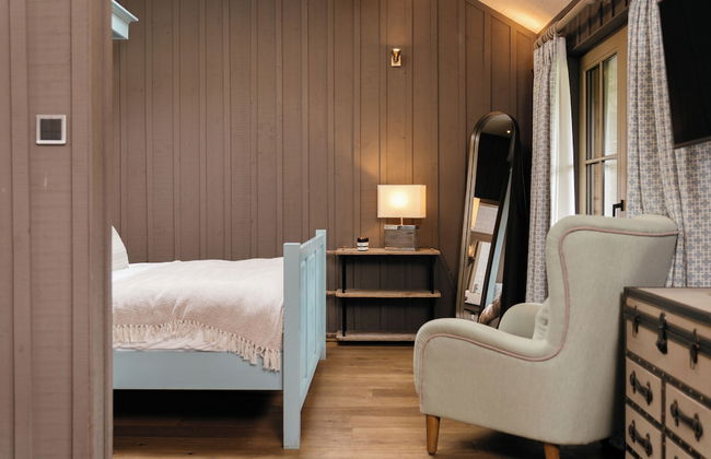 Retreat East - Photo 17