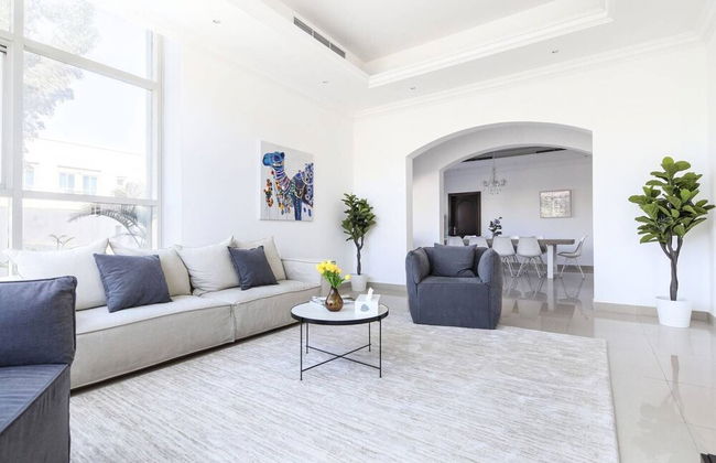 Spectacular Al Wasl Villa - With Private Pool - Photo 38