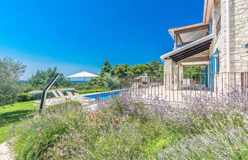 Villa Sterpazzi near Poreč with heated private pool, sea view, jacuzzi and sauna - Foto 6
