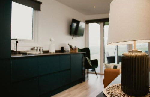 Luxury Glamping Cabin sleeping 4 People with Private Hot Tub and BBQ with views across the North Coast Ballycastle Pod 2 - Foto 31