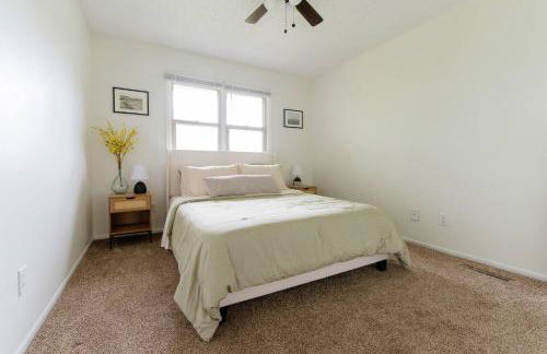 5 Min to Adventureland and Casino - Fenced in yard - Foto 1