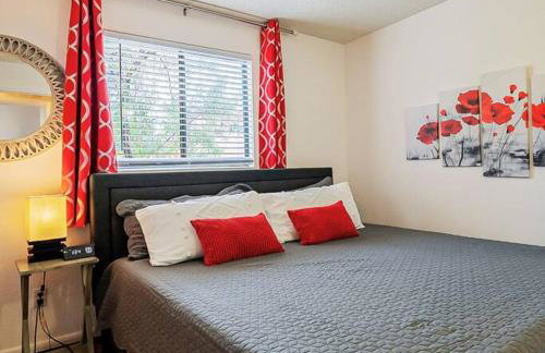 Sunny King-sized 1BD Condo near UofA and UMC w Pool, Parking - Foto 2