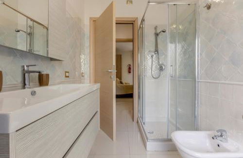 GuestHost - Bright Apartment X4 with Terrace! - Foto 16