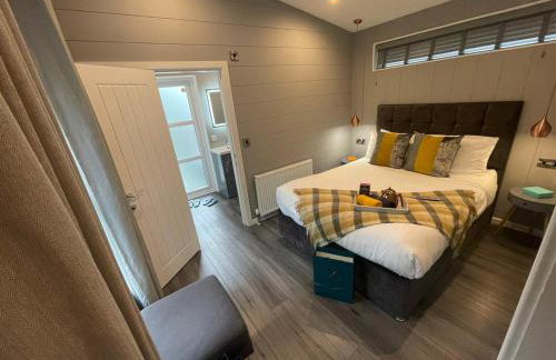 P75 - Studio Pod with Hot Tub - Photo 3