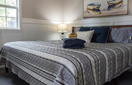 Sister Lake Cottages - Unit 1 - Photo 10