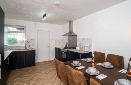 Large Contractor Dig with Pool Table - Foto 17