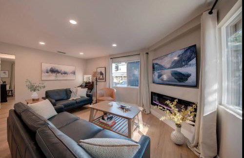 Folsom Old Town Escape • Cozy Cottage + Library - Foto 43