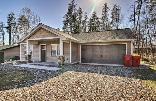 Breezy Point Cabin with Fire Pit - Walk to Lake - Foto 24