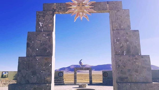 Puerta de piedra en la Reserva de Sama