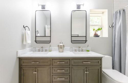 NEW REMODEL Denver Luxury Home with Private HOT TUB - Foto 43