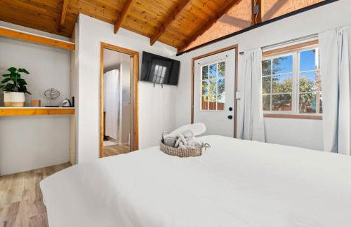 Majestic 5BR Villa with Guesthouse, Pool & Spa - Foto 47