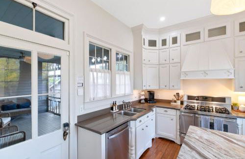 Historic 1871 Coastal Breeze with Heated Pool - Restoring Galveston - Photo 13