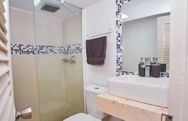 Lujoso Apto WIFI Gratis Balcon y Jacuzzi - Photo 28