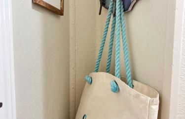 Sun Splashed Condo! Steps to Beach and 2 Pools Galveston Island - Foto 29