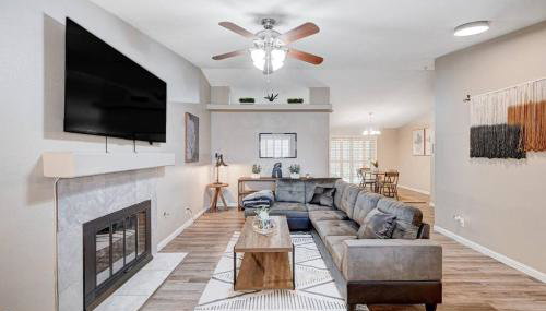 Cozy Getaway with King Bed, BBQ & Spacious Backyard - Foto 2