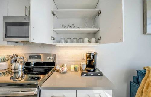 Stylish 1br Unit. Parking. Easy Ride to NYC - Photo 12