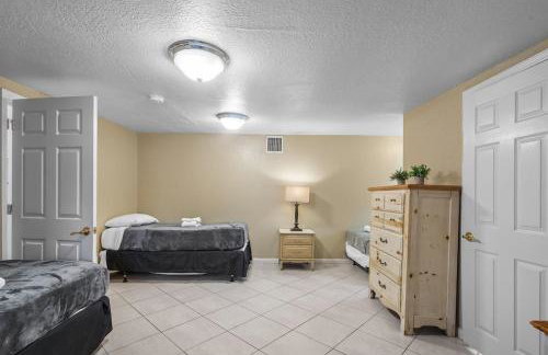 Sleeps 12 - House Guest Apt - Plenty of parking - Foto 18