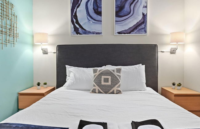 City Center Apartment, Walk Everywhere, Wifi - Photo 11